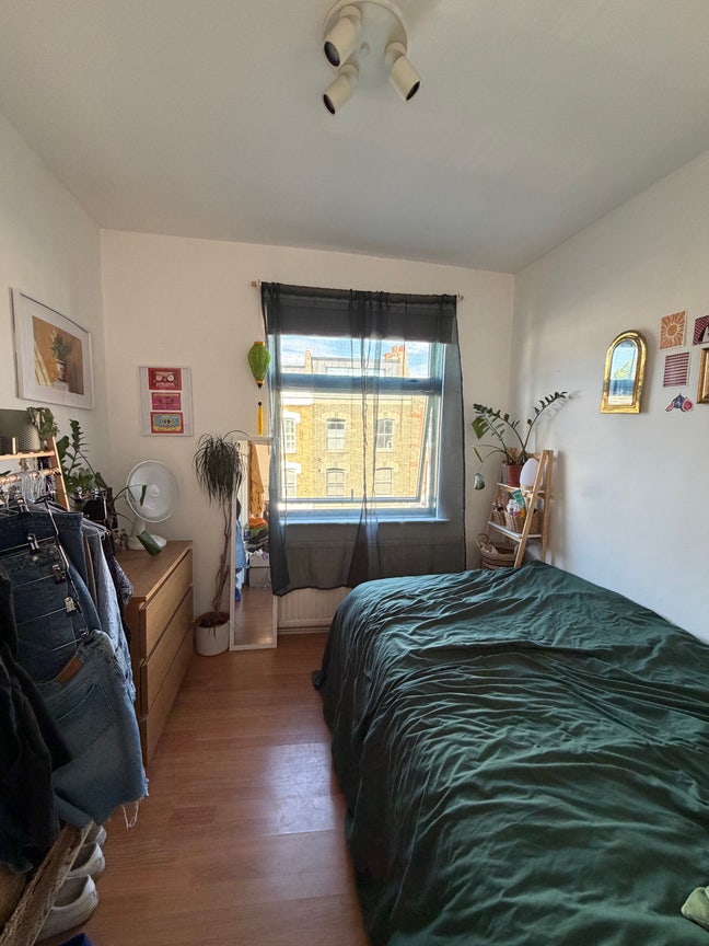 Small double room in Clapton available 1 Sep Main Photo