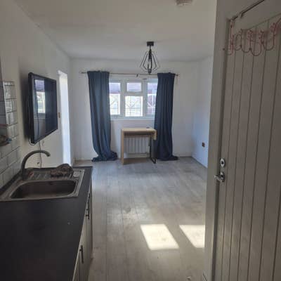 Private Apartment with Kitchen and bathroom Main Photo