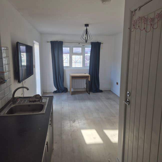 Private Apartment with Kitchen and bathroom Main Photo
