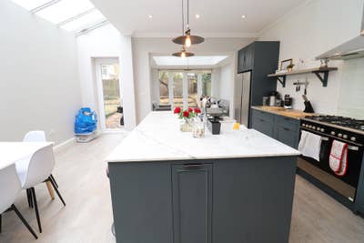Space, Style & Serenity | Luxury 6-Bed Home 🌟 Main Photo