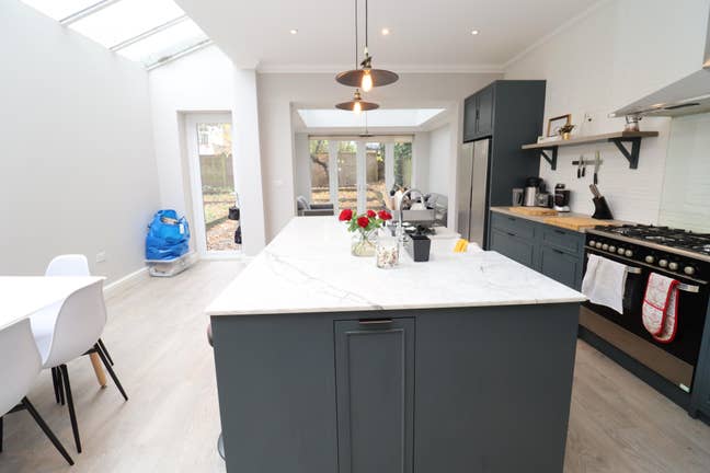 Space, Style & Serenity | Luxury 6-Bed Home 🌟 Main Photo
