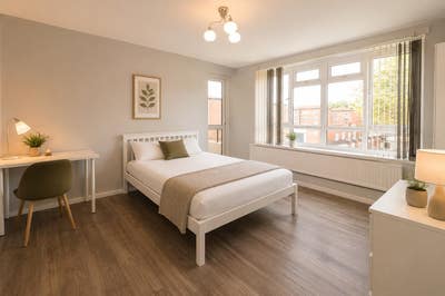 Large Modern Rooms! Stunning Flat-Exclusive Area!! Main Photo