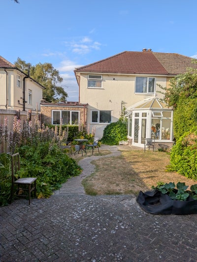 Double room in 4 person shared house Main Photo