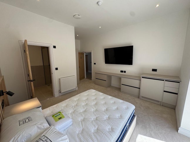 Luxury co living Main Photo