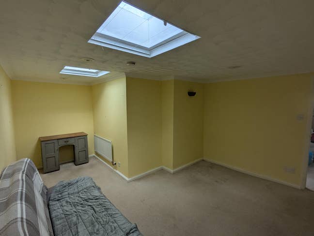 Room in beautiful 4 bed family home Main Photo