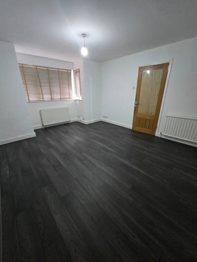 2 Double Bedroom Flat with large garden Main Photo