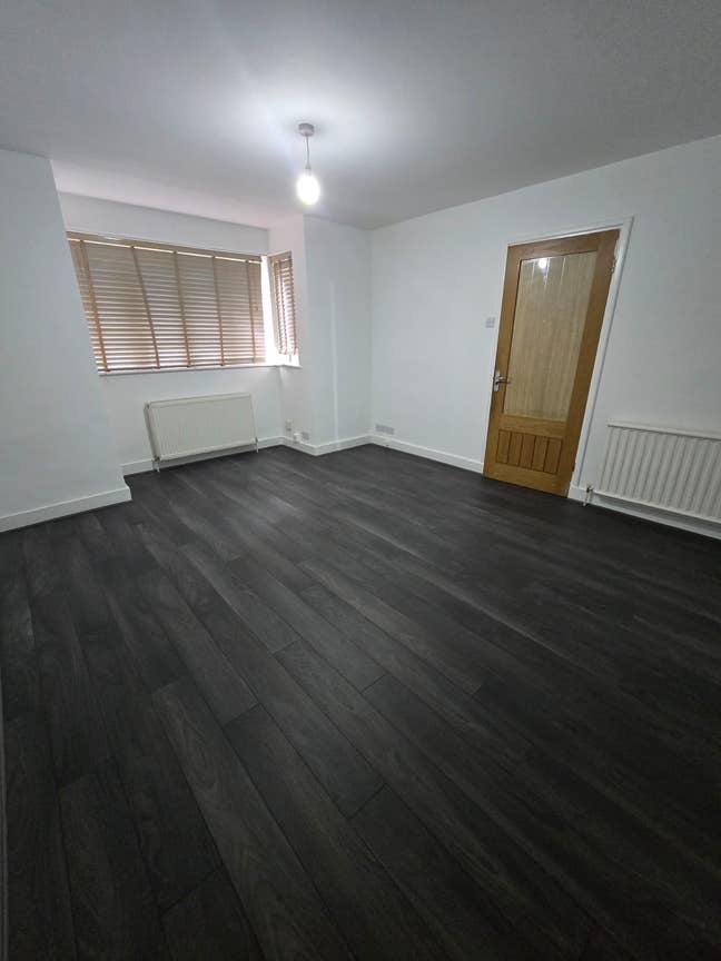 2 Double Bedroom Flat with large garden Main Photo