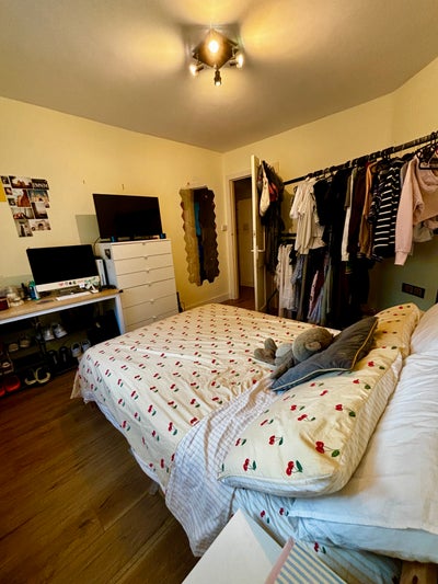 Spacious Double Room with Garden and Shed access  Main Photo