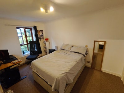 Large double room on riverside, 5 min to tube Main Photo