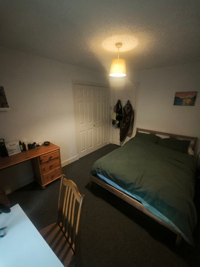 Spacious Double Room in a Large Grassmarket Flat Main Photo