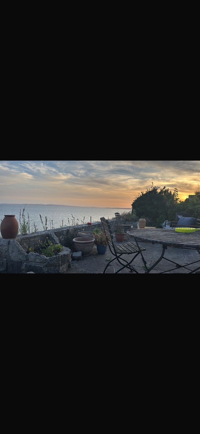 3 double rooms available | house by the beach  Main Photo