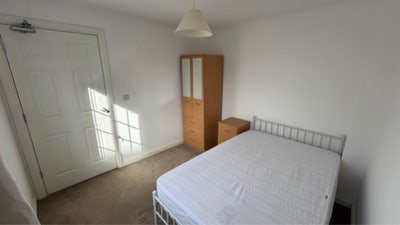 Double Room Available Now in Shared House Main Photo