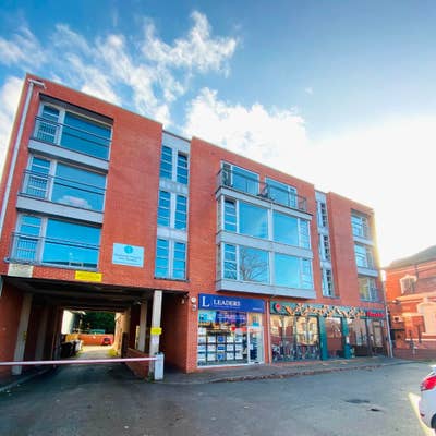 Double room available in shared student house Main Photo