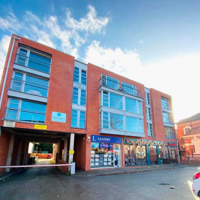 Double room available in shared student house Main Photo