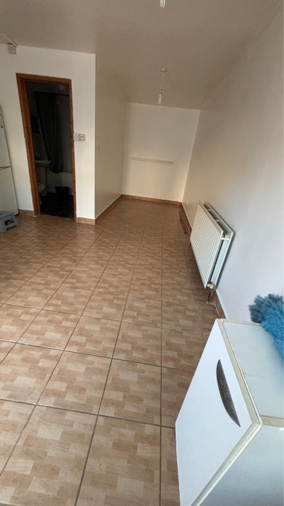Studio flat now available  Main Photo