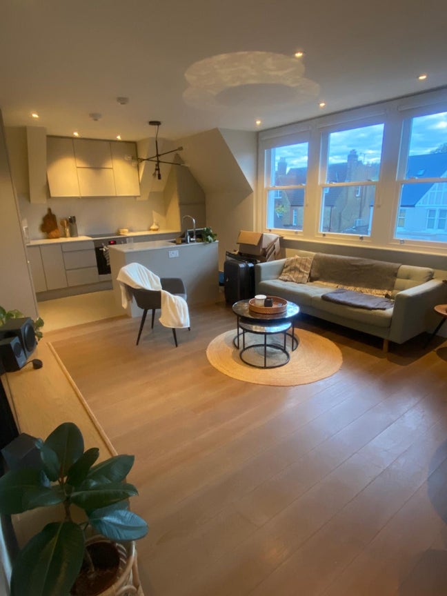 Three bed modern furnished flat in London  Main Photo