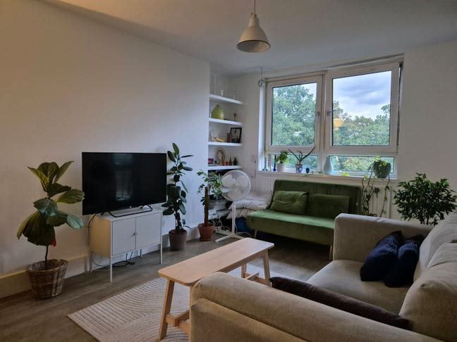 Small Double Room Overlooking Victoria Park Main Photo