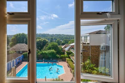 Furnished en-suite double room with pool access Main Photo