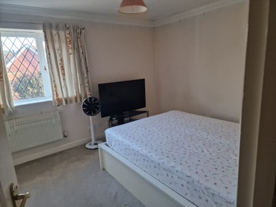 Fully Furnished ensuite double bed - sm1 Main Photo