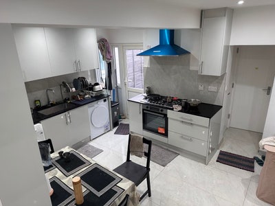 Double room sharing room available  Main Photo