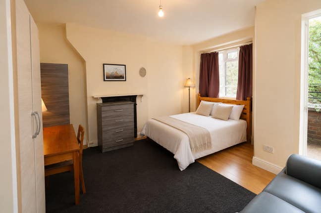 🛍️ Live by Westfield / Stylish Rooms / White City Main Photo