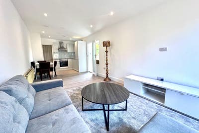 Two Bedroom Apartment  Selborne Garden Hendon NW4 Main Photo