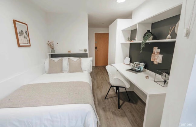 Student Ensuite room at Oxford point Main Photo
