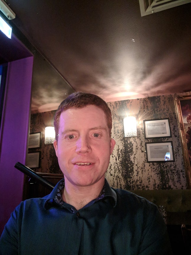 Professional seeking room to share Main Photo