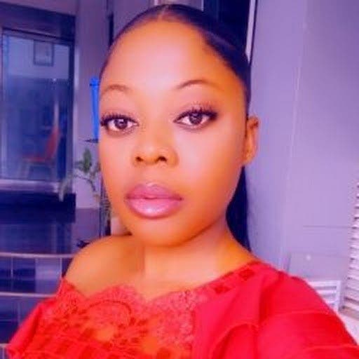 Professional Female seeks a single or double room Main Photo