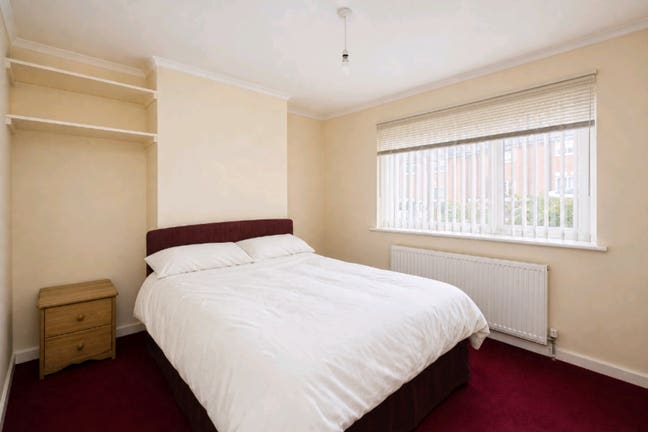 Furnished Single & Double room in a shared house Main Photo