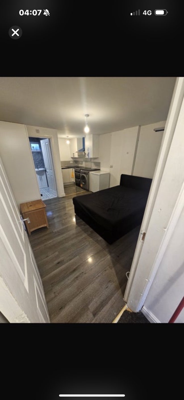 Double  Bedroom  Main Photo