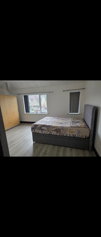 Very spacious double room Main Photo