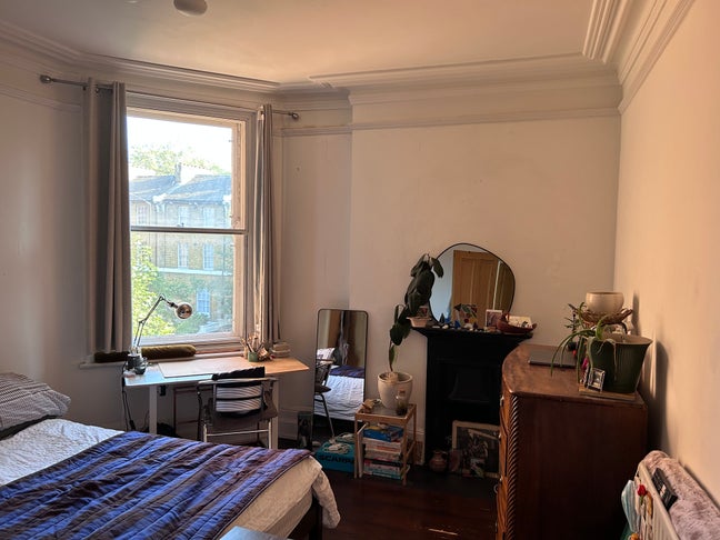 Bright double room in 3 bed flatshare Main Photo