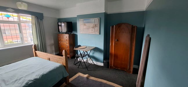 Double furnished bedroom Main Photo