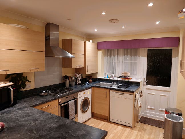 Double Room Available in a Spacious 2-Bed Flat  Main Photo