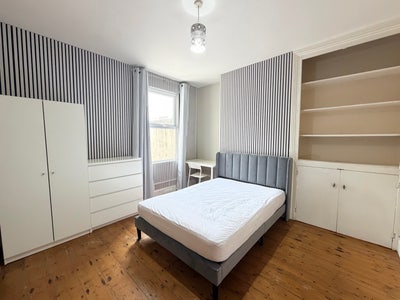 Spacious Double Bedroom, Bills Included!  Main Photo