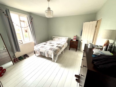 Beautiful large double room on Sidney Street Main Photo