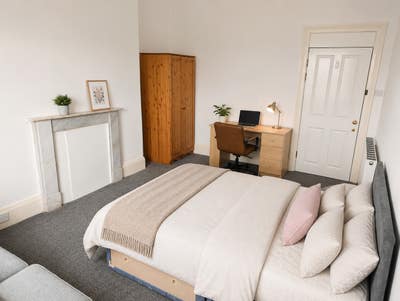 Beautiful room, shared house in South Cliff Main Photo