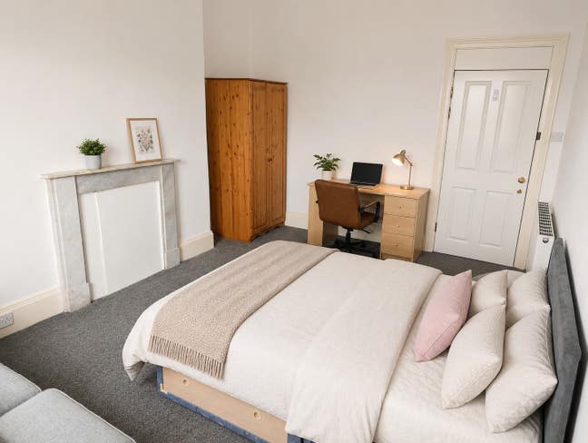Beautiful room, shared house in South Cliff Main Photo