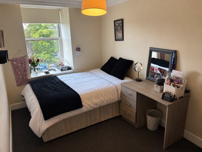 Room in a three bed house to rent  Main Photo