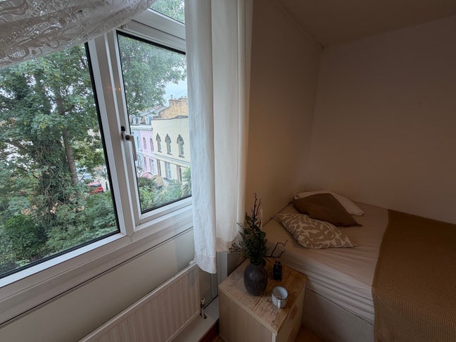 NW3| Short walk to TUBE| Spacious Rooms Main Photo