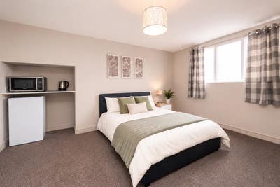 Lovely en-suite furnished double room town centre Main Photo