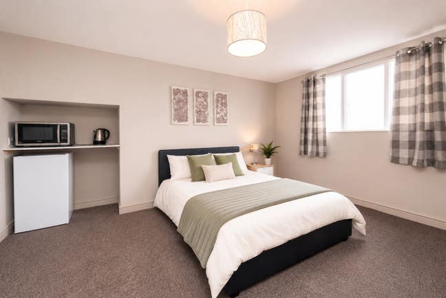 Lovely en-suite furnished double room town centre Main Photo