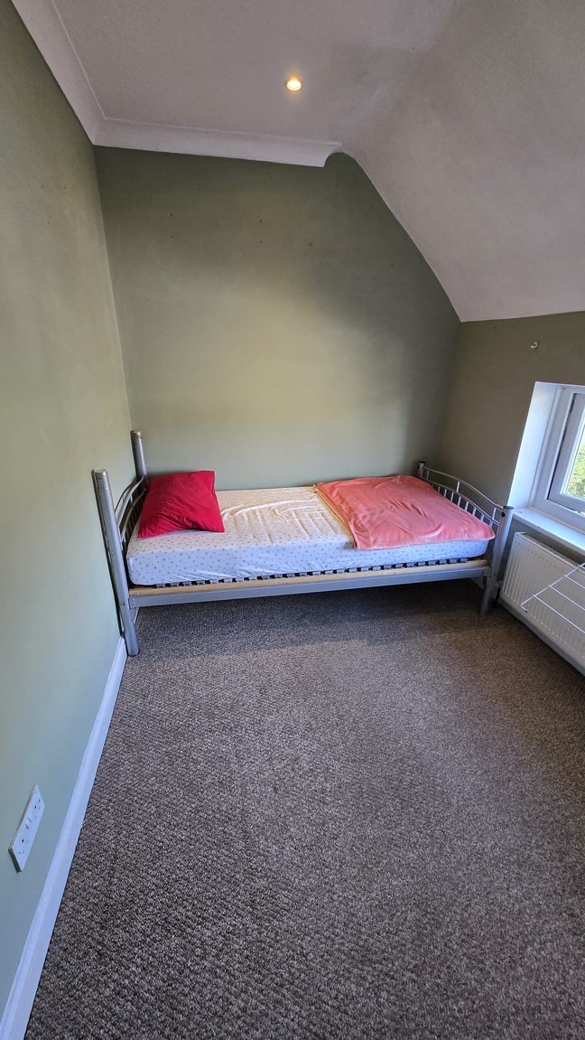 Spare room for Rent - furnished all bills included Main Photo