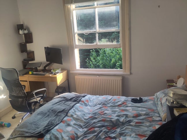 Lovely double bedroom w/ en suite - friendly house Main Photo