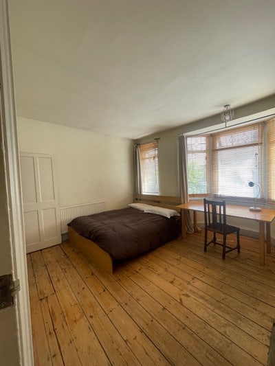 A bright, large double-room in Walthamstow Main Photo