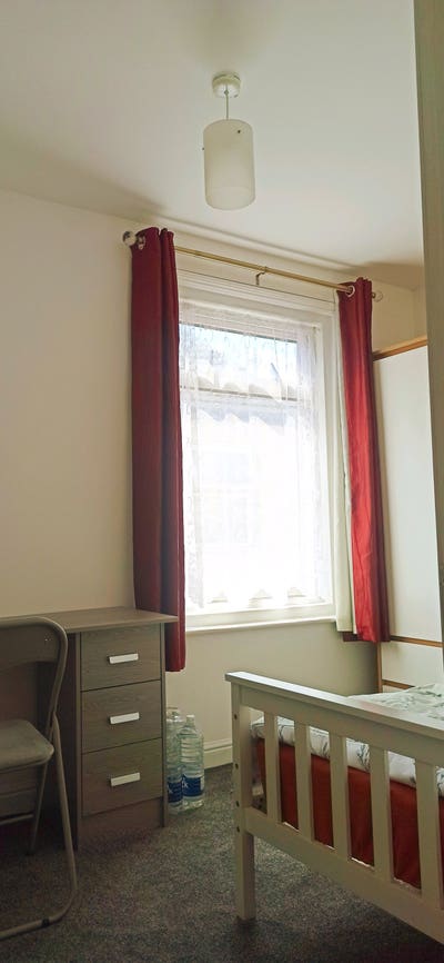 Single room to let Main Photo