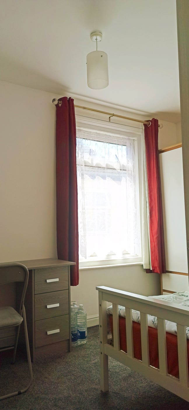 Single room to let Main Photo