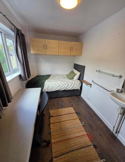 Room 71 King George Road Bath Main Photo