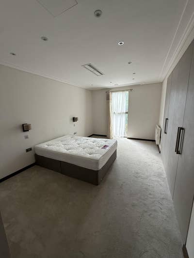 Looking for a Flatmate – Spacious Double Room with Main Photo